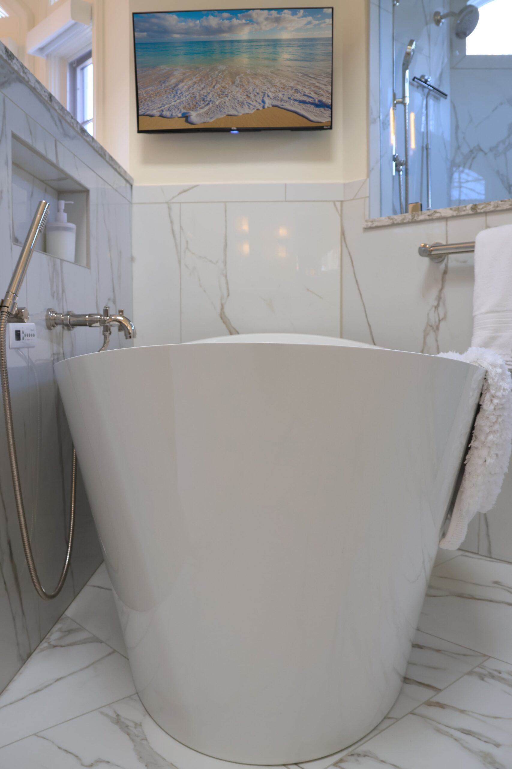 smart tv over bathtub in primary ensuite