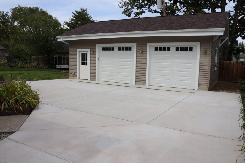 detached 2 car garage