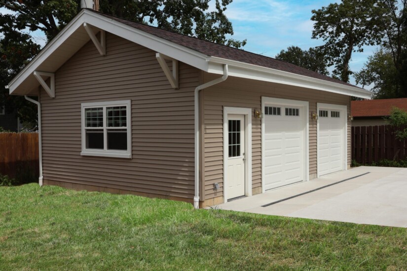 detached 2 car garage