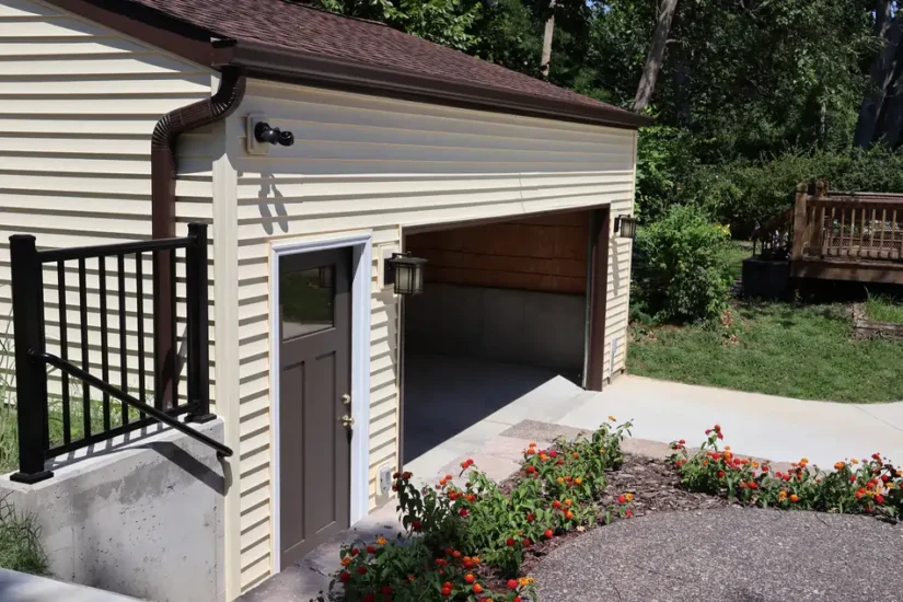 detached 2 car garage