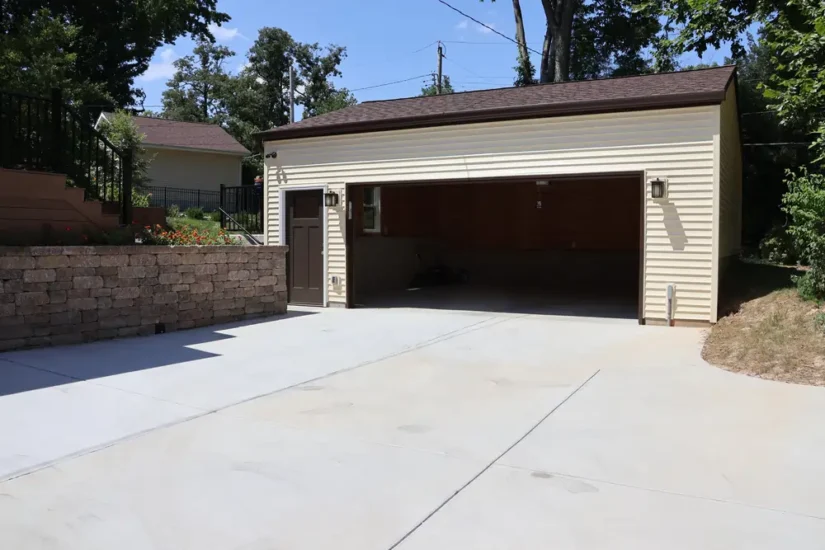 detached 2 car garage