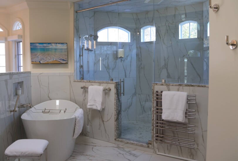 marble surround double shower with soaker tub